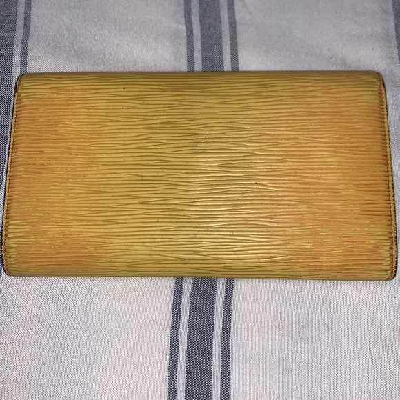 Louis Vuitton Vintage Epi Leather Wallet - Picture 2 of 11